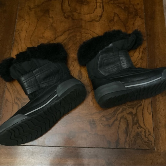 Women’s 8.5 waterproof black boots, lined with warm faux fur and great for bad - Picture 3 of 8